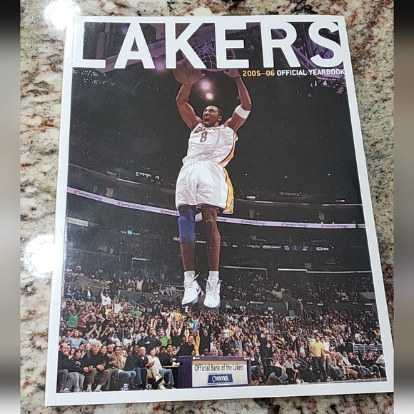 Los Angeles Lakers Calendar 2005-06 Official Yearbook Magazine Brand New Sealed - Picture 1 of 3